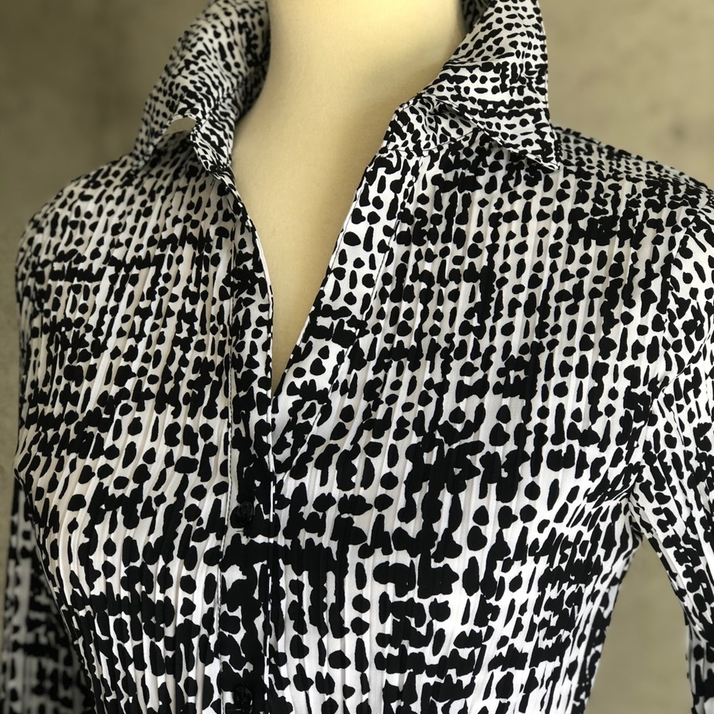 Apt. 9 Black & White Crinkle Collared Top Small